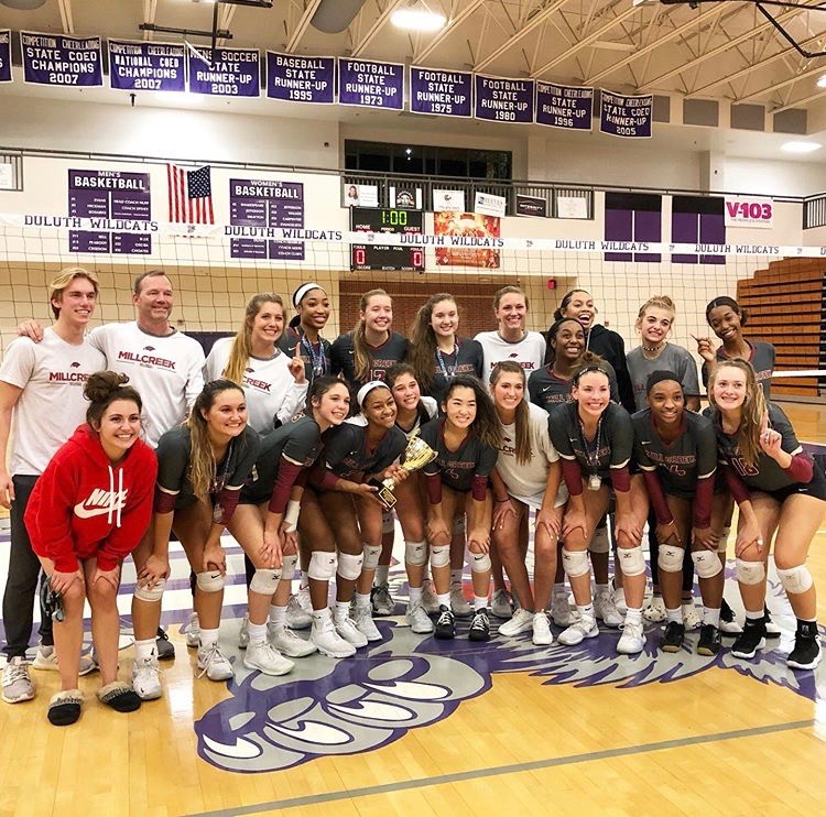 Girls varsity volleyball team posing for team picture after win against Duluth Wildcats