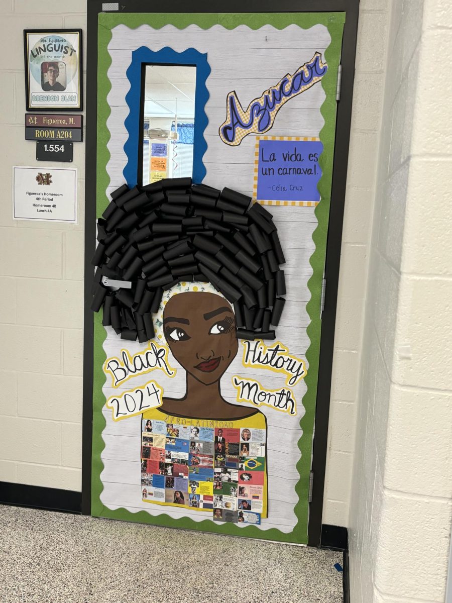 Spanish for native speakers decorated their door based Afro-Latin women. 